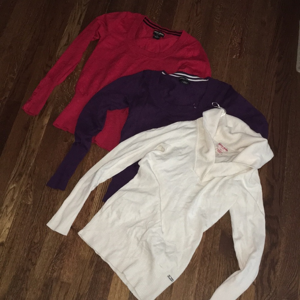 3 GUESS SWEATERS SMALL red purple white